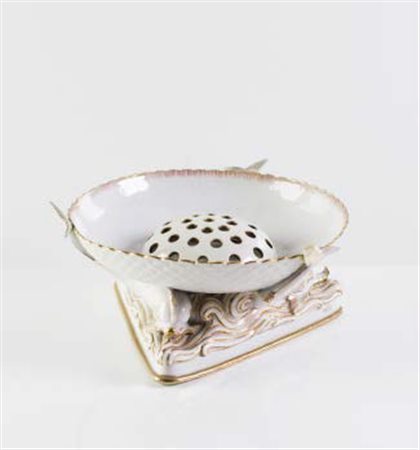 GIO PONTI (1891-1979) RICHARD GINORI Coppa portafiori in porcellana poggiante...