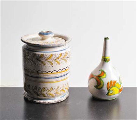 MANIFATTURA ITALIANA DE SIMONE MAIOLICHE D’ARTE Lotto composto da due vasi...