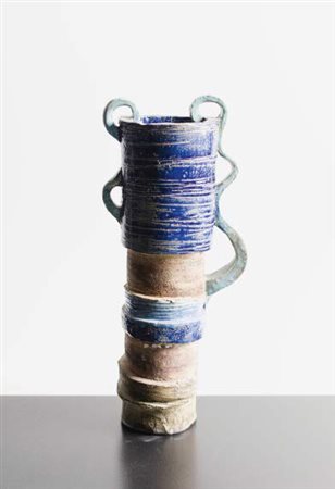 MANIFATTURA ITALIANA Vaso in terracotta smaltata decorata in policromia....