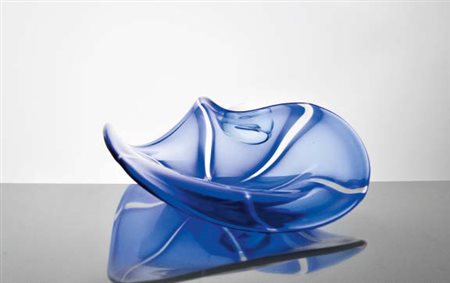 ARCHIMEDE SEGUSO (1909-1999) Grande coppa centro tavola in vetro pesante blu,...