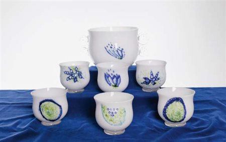 OWE THORSSEN E BRIGITTA KARLSSON VENINI Servizio in vetro lattimo con decoro...