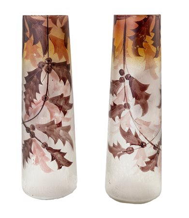 PRODUZIONE FRANCIA XX SECOLO COPPIA DI VASI in vetro soffiato con decoro...