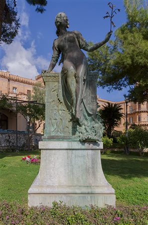 Ettore Ximenes (1855-1926) Rinascita Scultura in bronzo. Base in marmo con...