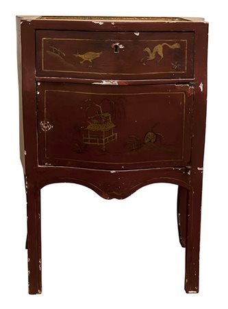 Manifattura siciliana, XX secolo Comodino Legno laccato a chinoiserie...