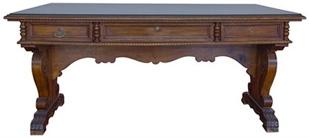 Manifattura siciliana (?), XX secolo Scrivania da centro in stile...