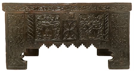 Manifattura tirolese, fine del XIX secolo Cassone dotale in stile neogotico...