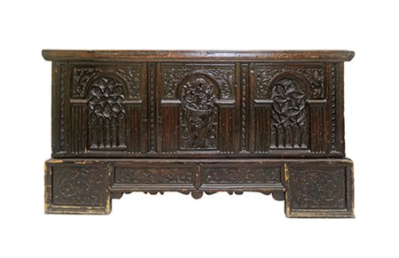 Manifattura tirolese, fine del XIX secolo Cassone dotale in stile neogotico...