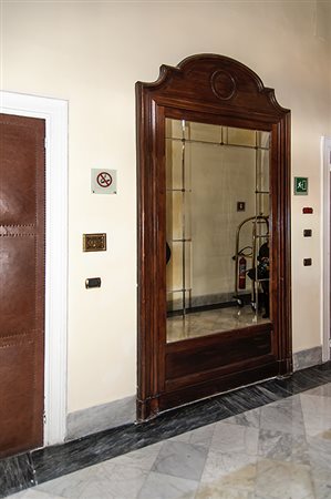 Ernesto Basile (1857-1932), disegno di Specchiera da parete con cornice...