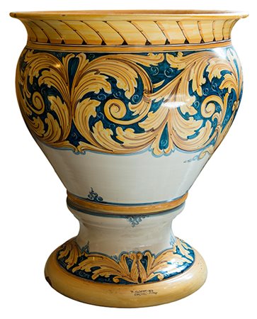 Caltagirone, 1980 ca. Fioriera Maiolica smaltata 54,5x45 cm Il bene è libero...