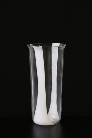 NASON CARLO (n. 1936) Vaso. -. Cm 16,50 x 34,00 x 16,50. Vetro trasparente...