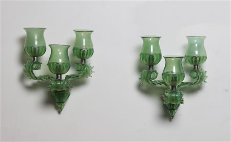 SEGUSO VETRI D'ARTE Coppia di appliques a tre luci. -. . Vetro verde acidato...