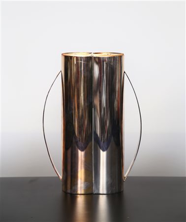 BOTTA MARIO Coppia di Caraffe in argento, Lui e Lei . -. Cm 24,00 x 30,00 x...