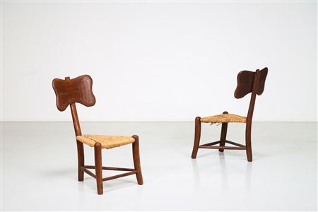 ROSSI RUGGERO Coppia di sedie. -. Cm 51,00 x 80,00 x 43,00. Legno di castagno...