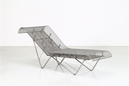 TOYOO ITŌ Chaise longe Uki. . Cm 69,00 x 73,00 x 178,00. Metallo e acciaio...