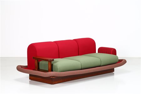 SOTTSASS ETTORE (1917 - 2007) Divano Tappeto Volante. -. . Struttura in...