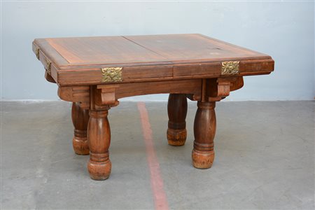 Piero Zen (Attribuito)Tavolo con piano quadrato allungabile. Milano, 1905ca....