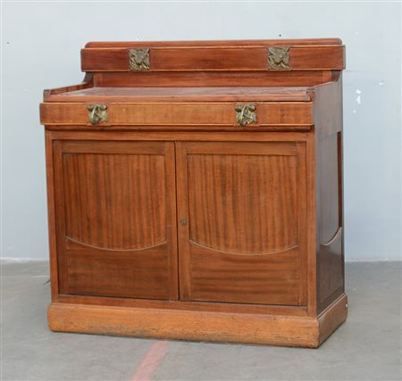 Piero Zen (Attribuito)Piccola contro-credenza liberty con corpo a due ante e...