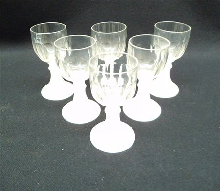 Sei calici in vetro con base smerigliata (difetti)