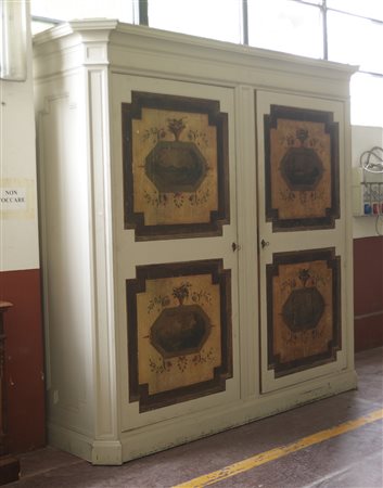 Armadio a quattro pannelli dipinti con paesagggi e motivi neoclassici (cm...