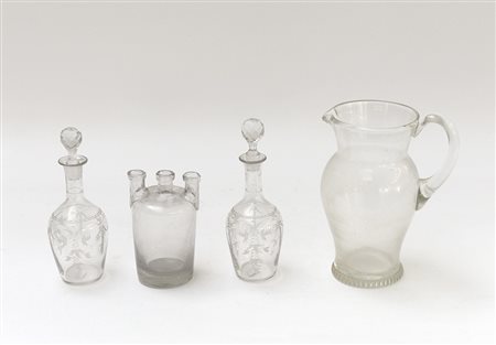 Lotto composto da due ampolle, una brocca e una boccetta a tre colli, in...