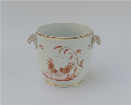 Manifattura Richard Ginori, rinfrescatoio in porcellana con decoro rosso e...