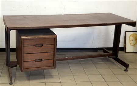 Scrivania in legno di palissandro indiano massello e impiallacciato con...