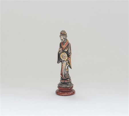 Scultura in resina argentata firmata Giannelli