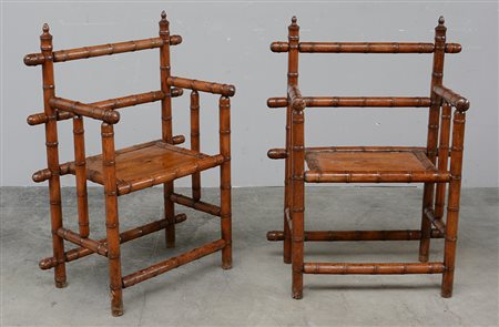 Coppia di poltroncine in legno intagliato a finto bamboo (lievi difetti)