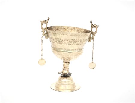 Coppa cerimoniale in metallo con prese figurate. Manifattura sudamericana (h....