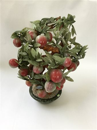 Pianta in pietra dura con fiori di pesca (difetti)Cina, sec. XX (h. 50 cm.)