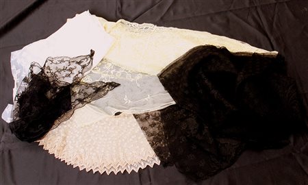 Lotto di frammenti di pizzo vari, misure diverse (lievi difetti)