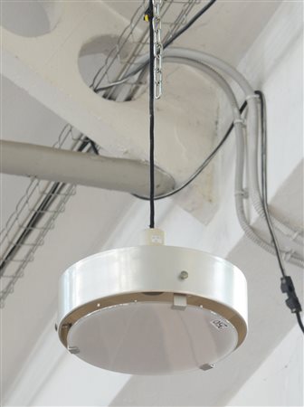 Lampada a sospensione. Produzione italiana, anni '50. Alluminio naturale e...