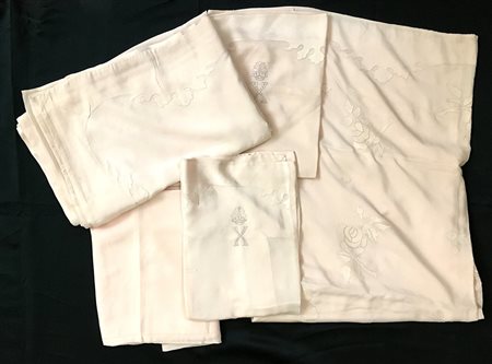 Completo per letto singolo in seta rosa, decorato con applicazioni floreali...