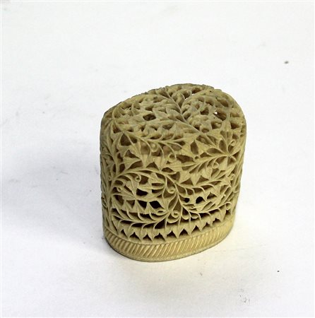 Pomolo in avorio intagliato (cm 6x7)