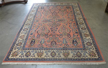 Tappeto Sarouk, Persia, secolo XX. Disegno floreale policromo su fondo color...