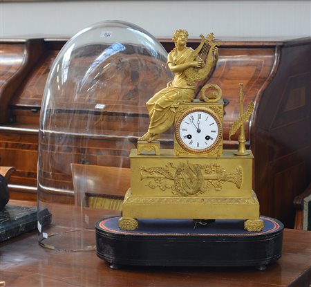 Pendola da camino bronzo dorato decortat da figura femminile, movimento con...