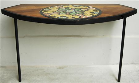 Console da parete con gambe in metallo e piano in legno con medaglione in...