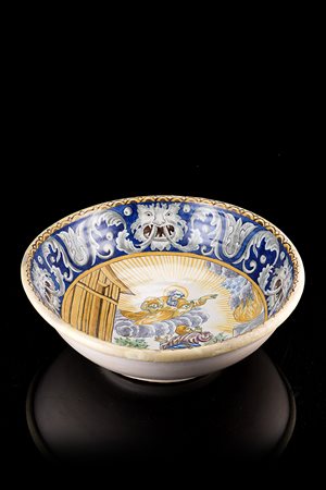 Manifattura napoletana, fine secolo XIX. Catino in maiolica policroma...