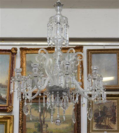 Lampadario a otto braccia in vetro trasparente decorato con prismi in...