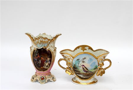 Manifattura francese del secolo XIX, lotto di due vasi portafiori in...