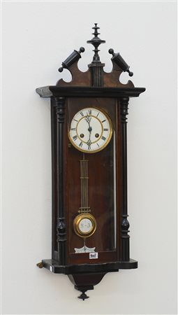 Pendola da parete con cassa in legno, montanti a mezza colonna tornita,...