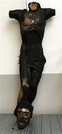 Antico Cristo crocefisso in legno scolpito (h cm 160) (difetti e mancanze)