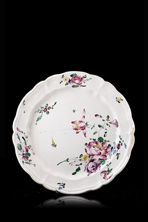 Manifattura di Lodi, seconda metà secolo XVIII. Grande piatto in maiolica di...