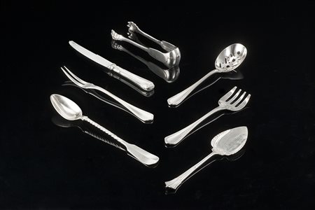 Lotto composto da alcune posate di diverso uso in metallo argentato e argento