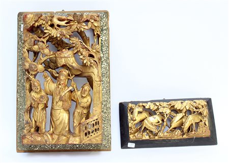 Due fregi in legno dorato e laccato (max cm 31x18,5) Cina, sec. XIX (difetti)