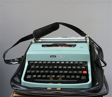 Macchina per scrivere Olivetti "Lettera 32" in custodia originale (difetti)