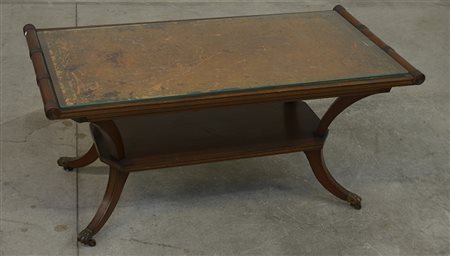 Tavolino rettangolare in legno con filettature ebanizzate, gambe mosse munite...