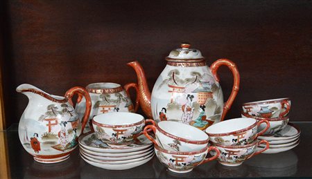 Parte di servizio da caffè in porcellana a guscio d'uovo composto da...