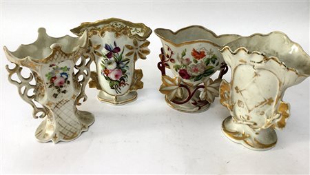 Manifattura francese del secolo XIX, lotto di quattro vasetti portafiori in...