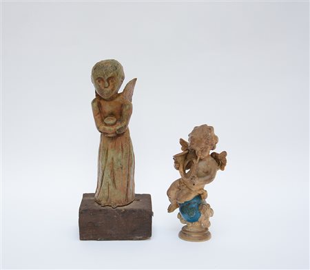Lotto composto da due sculture: una in metallo dipinto a finta terracotta...